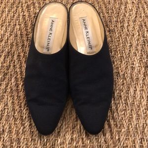 Lovely black and Klein crêpe low heel dressy mules Size 8 Leather made in Italy.